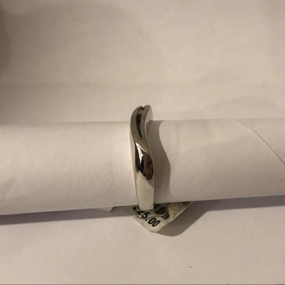 Sterling Silver Ring with a Canadian Diamond Vira - Picture 2 of 5